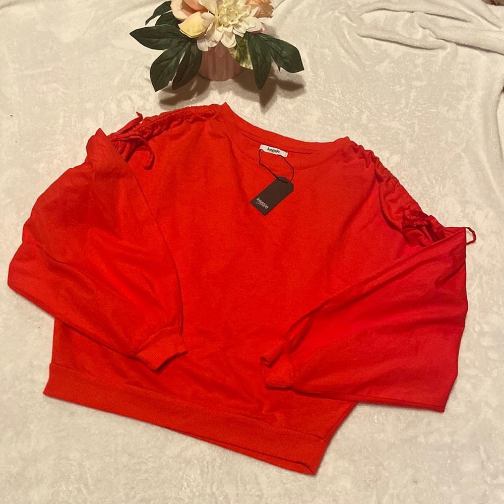 NWT Kensie Jeans Size M Red Top Wide Sleeves Gathered Shoulders With Ties